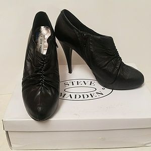 Steve Madden Black Leather Booties EUC
